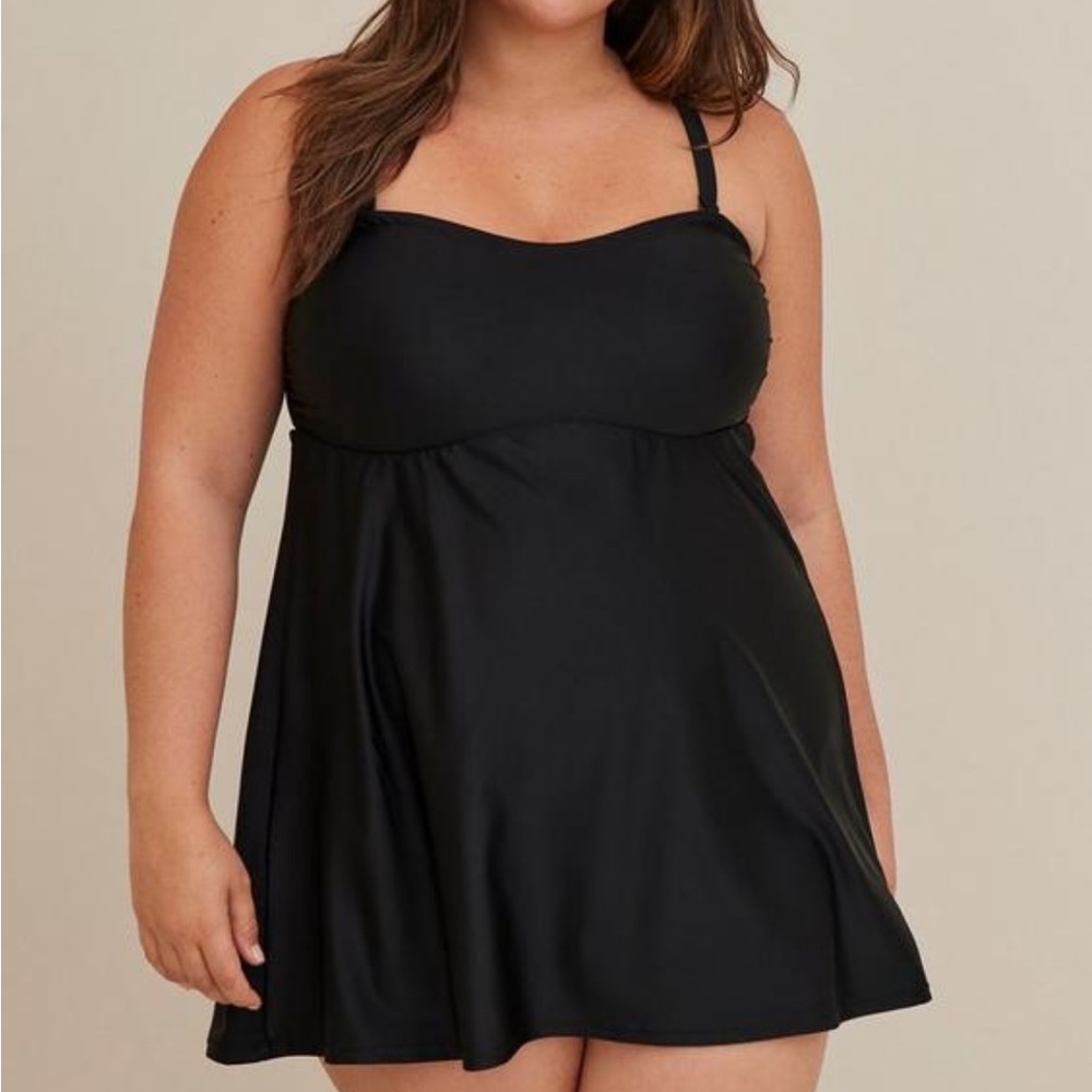 Torrid Wireless Mid Strapless Swim Dress With Brief Size 1